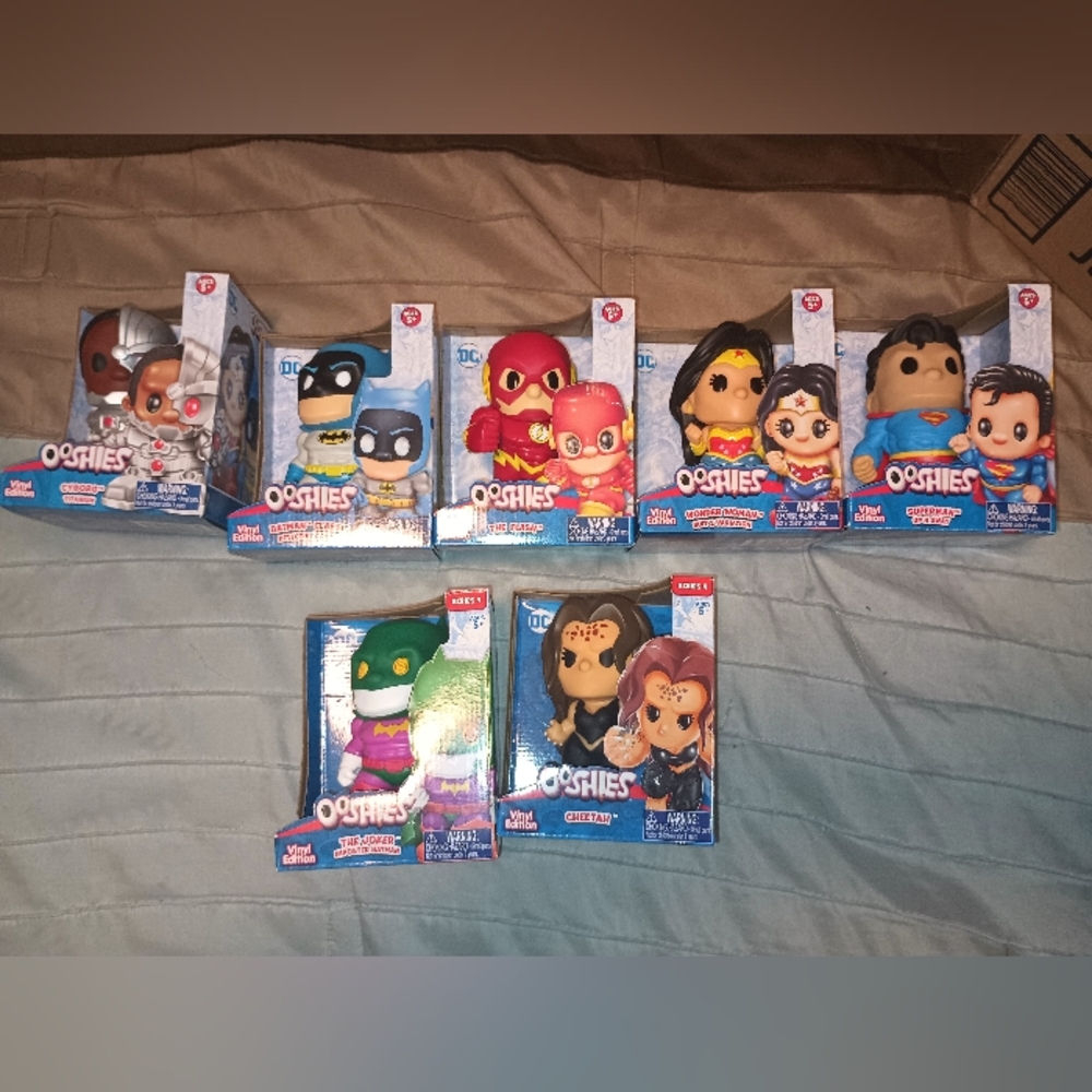 4in D C Comics Ooshies Flash, Cyborg, Batman,Superman,Wonder Woman,Cheetah,Joker